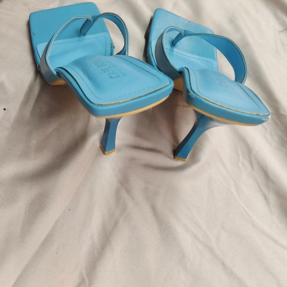 Cape Robbin Mid Heel Mules - Picture 3 of 5